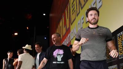Emma Corrin, Jennifer Garner, Hugh Jackman, Channing Tatum y Chris Evans durante la Comic-Con International de San Diego, California.