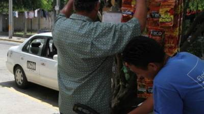 En el barrio El Centro, 5 avenida, 2 calle, se encuentra el punto de taxis colectivos de la colonia Ideal, donde los administradores tienen sus propias medidas de seguridad.