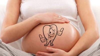 La embarazada debe controlar la placa y limitar los alimentos ricos en almidón.