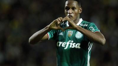 MON027. MONTEVIDEO (URUGUAY), 26/04/2017.- Yerri Mina de Palmeiras celebra el gol ante Peñarol hoy, miércoles 26 de abril de 2016, en un partido de la Copa Libertadores entre Peñarol de Uruguay y Palmeiras de Brasil en Montevideo (Uruguay). EFE/Raúl Martínez