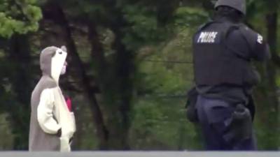 El escuadrón antibombas de la policía de EUA se encuentra en la escena. Foto: CBS Baltimore.