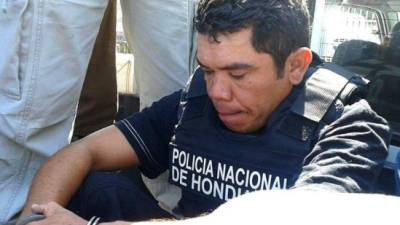 Hugo Benavides, alias 'Loco' Hugo, cuando era llevado hoy a los Juzgados de Tegucigalpa.