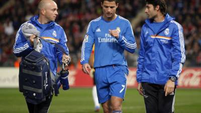 Cristiano Ronaldo tras retirarse lesionado en su partido ante el Almería.