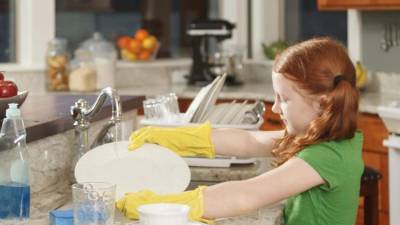 Los niños que ayudan en el hogar se convierten en adultos independientes.