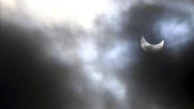 Una vez más y como ya sucediera hace 2 años, bromistas o astrólogos fundamentalistas, han hecho circular por las Redes Sociales la falsa noticia de que se producirán tres días de oscuridad el 21 de diciembre.