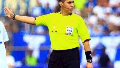 El árbitro estadounidense Jair Marrufo mostró su personalidad.