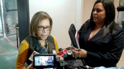 La exministra Rebeca Santos se presentó a los juzgados de Tegucigalpa para responder por el caso de la Cuarta Urna.
