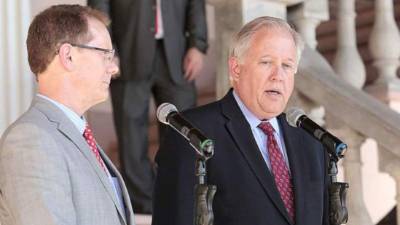 Thomas Shannon, derecha, se reunirá con el presidente de Honduras, Juan Orlando Hernández.