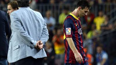 Messi no saludó al Tata Martino al momento de salir de cambio con la cabeza baja.