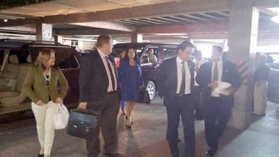 Los diputados a su llegada a las instalaciones del Ministerio Público.