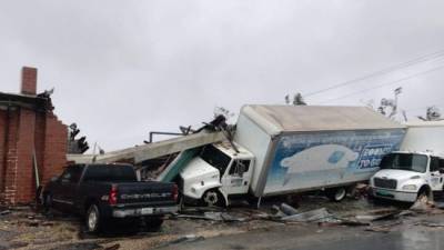 El catastrófico huracán Michael tocó tierra esta mañana en el norte de Florida con vientos de 250 km/hora y fuertes lluvias que ya comenzaron a causar los primeros estragos en las ciudades costeras de ese Estado.