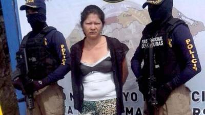 Yessi Margarita Martínez (33), 'La Gata', fue presentada ante los medios este mañana, en la Dirección Nacional de Investigación Criminal (DNIC) en La Cañada, Tegucigalpa.