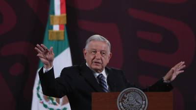 El presidente de México, Andrés Manuel López Obrador, habla durante una rueda de prensa este miércoles, en el Palacio Nacional, en la Ciudad de México.