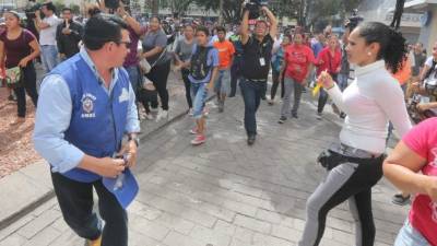 Algunos empleados de la Gerencia de Orden Público fueron correteados por los vendedores.
