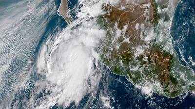 El huracán Pamela tocó tierra esta madrugada en el Pacífico mexicano.