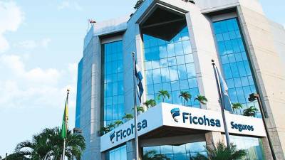 reconocimiento. El equipo de eCommerce Institute reconoció a Ficohsa por ampliar sus servicios digitales y comerciales.
