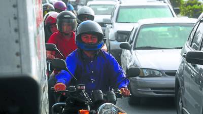 Todos los días los bulevares se convierten en un infierno para los conductores que ingresan y salen de la San Pedro Sula.