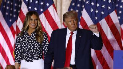 Trump anunció su candidatura para las elecciones presidenciales de 2024 acompañado de su esposa, Melania.