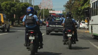 Agentes de la Policía Nacional patrullan las calles hoy, 6 de noviembre de 2021, en Managua (Nicaragua).
