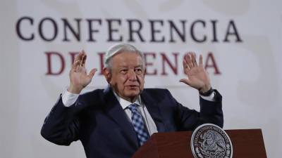 El presidente de México, Andrés Manuel López Obrador, habla durante una rueda de prensa en el Palacio Nacional este jueves, en Ciudad de México (México).
