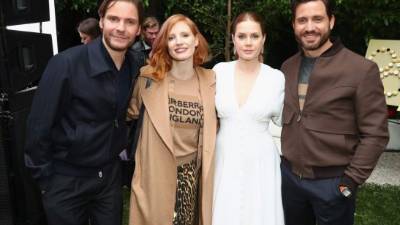 Las estrellas se reunieron en diferentes fiestas celebras previo a la 76 gala de los Globos de Oro 2019. Mira como lucieron.