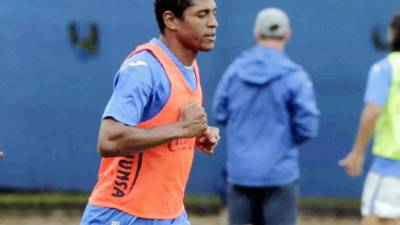 Carlo Costly se entrenó sin problemas con la Bicolor.