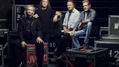 Joe Walsh, Timothy B, Don Henley y Glenn Frey formaron la banda estadounidense de country rock y folk rock: Eagles.