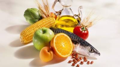 La dieta mediterránea es un estilo de alimentación que hace hincapié en las frutas, verduras, aceite de oliva en lugar de la mantequilla. Además los frijoles y granos de cereales, como el trigo y el arroz.