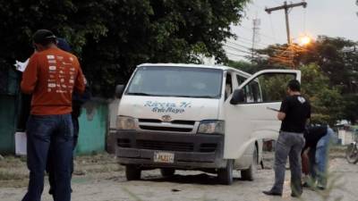 El bus rapidito quedó parado en la calle principal de la colonia Alfonso Lacayo.