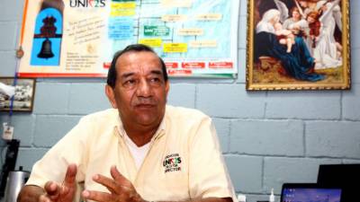 “Hace cuatro años y medio graduamos a 70 jóvenes. Ahora estamos entregando su título a más de 500”, dice orgulloso.