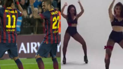 Los jugadores del FC Barcelona, Neymar Jr. y Dani Alves, celebrando los goles al ritmo de 'Lepo Lepo'.