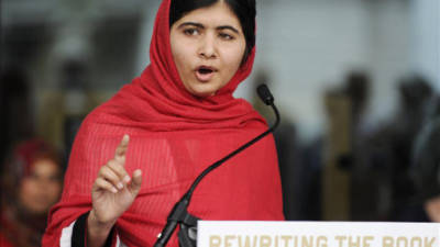 La adolescente paquistaní Malala Yousafzai, herida por los talibanes por defender la educación entre las niñas.
