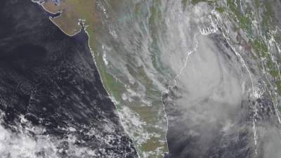 Imagen satelital que muestra el ciclón Yaas, el segundo que azota India en una semana, acercándose en la Bahía de Bengala el 25 de mayo de 2021.