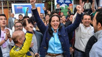 Partidarios del No celebran el inesperado resultado en el plebiscito que negó el acuerdo de paz con las FARC.