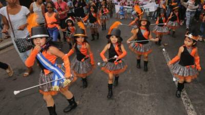 Las niñas del kínder Gabriela Mistral mostraron sus mejores galas ayer.
