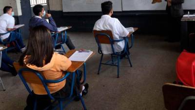 En Honduras, hay entre 65,000 y 67,000 docentes que laboran en el sistema educativo público.
