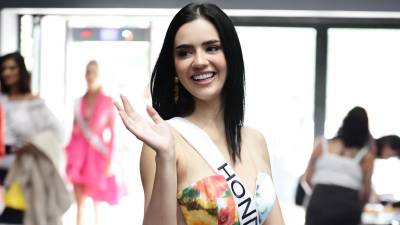 Zu Clemente, Miss Honduras Universo 2023, en la conferencia de prensa previa a la gran final.
