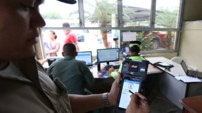 El dispositivo agilizará el trámite y ahorrará tiempo a los contribuyentes que deban pagar multas por sus vehículos mal estacionados.