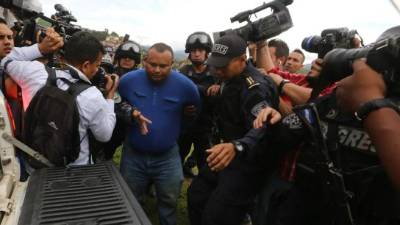 Momentos en que Noé Montes Bobadilla era trasladado de Colón a Tegucigalpa.