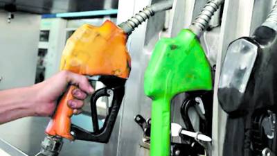 Los precios de los combustibles tendrán rebajas el lunes.