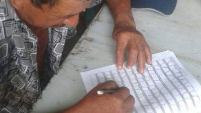 Para Marlon Escoto el analfabetismo y la pobreza material están relacionados, pero no son obstáculos para llevar la esperanza.