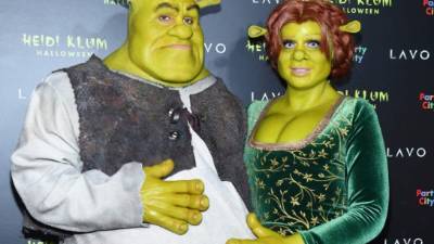 Tom Kaulitz y Heidi Klum acudieron a la fiesta de Halloween que organizó la famosa modelo alemana. foto: afp.