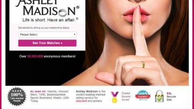 El fundador de Ashley Madison y consejero delegado de su empresa matriz, Avid Life Media, Noel Biderman, dimitió hoy de su puesto en medio del escándalo desatado por el robo de los datos de los usuarios de la web de contactos para relaciones extramatrimoniales.