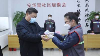 Xi reapareció con una mascarilla y se tomó la temperatura ante epidemia de coronavirus en China./AFP.