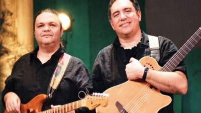 El guitarrista Max Urso junto a Guillermo Anderson, ambos trabajaron juntos por 20 años.