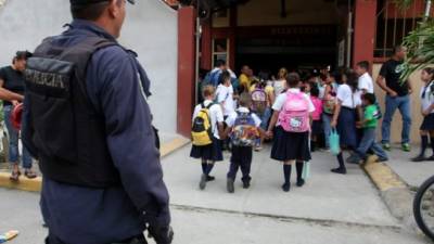 La escuela Presentación Centeno del barrio Cabañas cuenta con presencia policial.