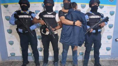 La niña fue rescatada por agentes de la Unidad Nacional Antisecuestros de la Policía Nacional, en un operativo ejecutado en la colonia Villa Isabel, de Puerto Cortés.