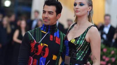Joe Jonas y Sophie Turner en la Met Gala 2019. AFP.