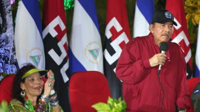 Ortega junto a su esposa, la vicepresidenta Rosario Murillo, durante un acto en Managua.