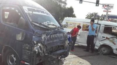 Los heridos fueron trasladados en patrullas policiales.